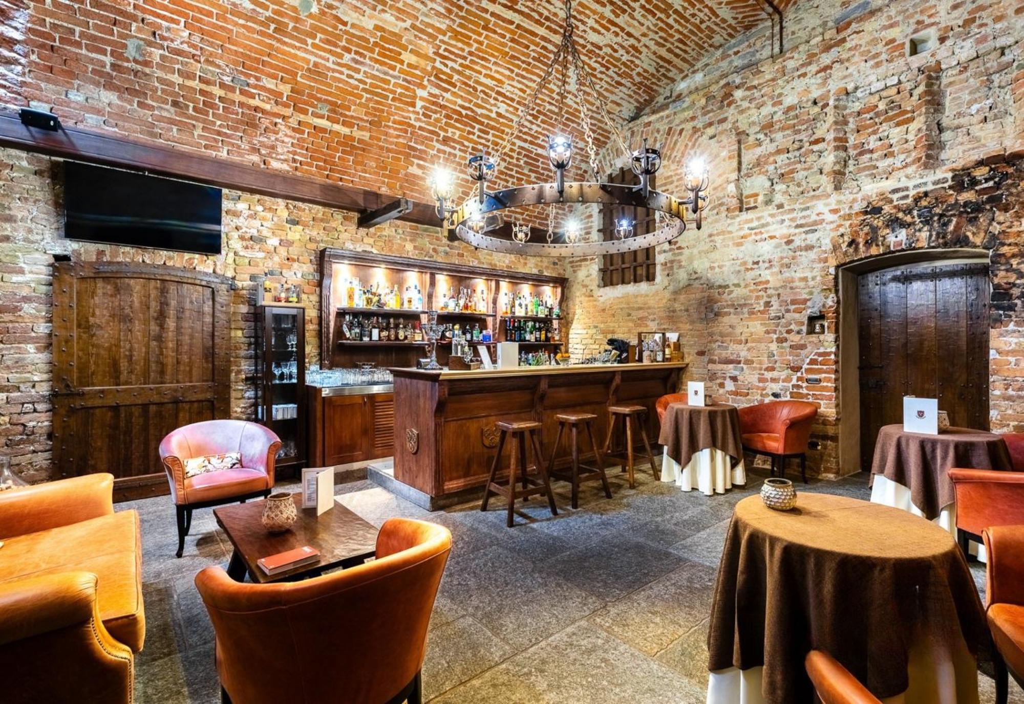 Castello Di Guarene Hotell Eksteriør bilde