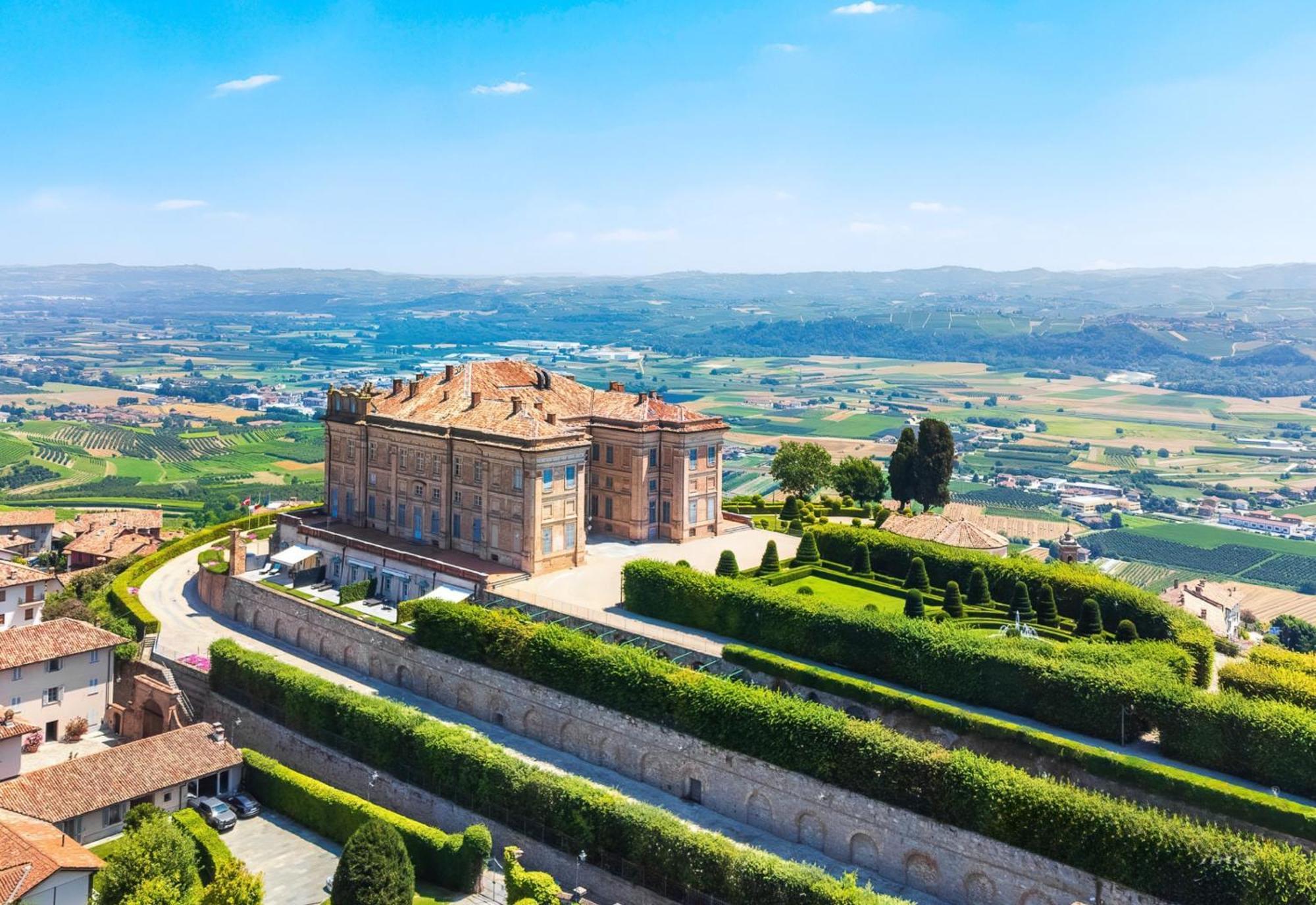 Castello Di Guarene Hotell Eksteriør bilde