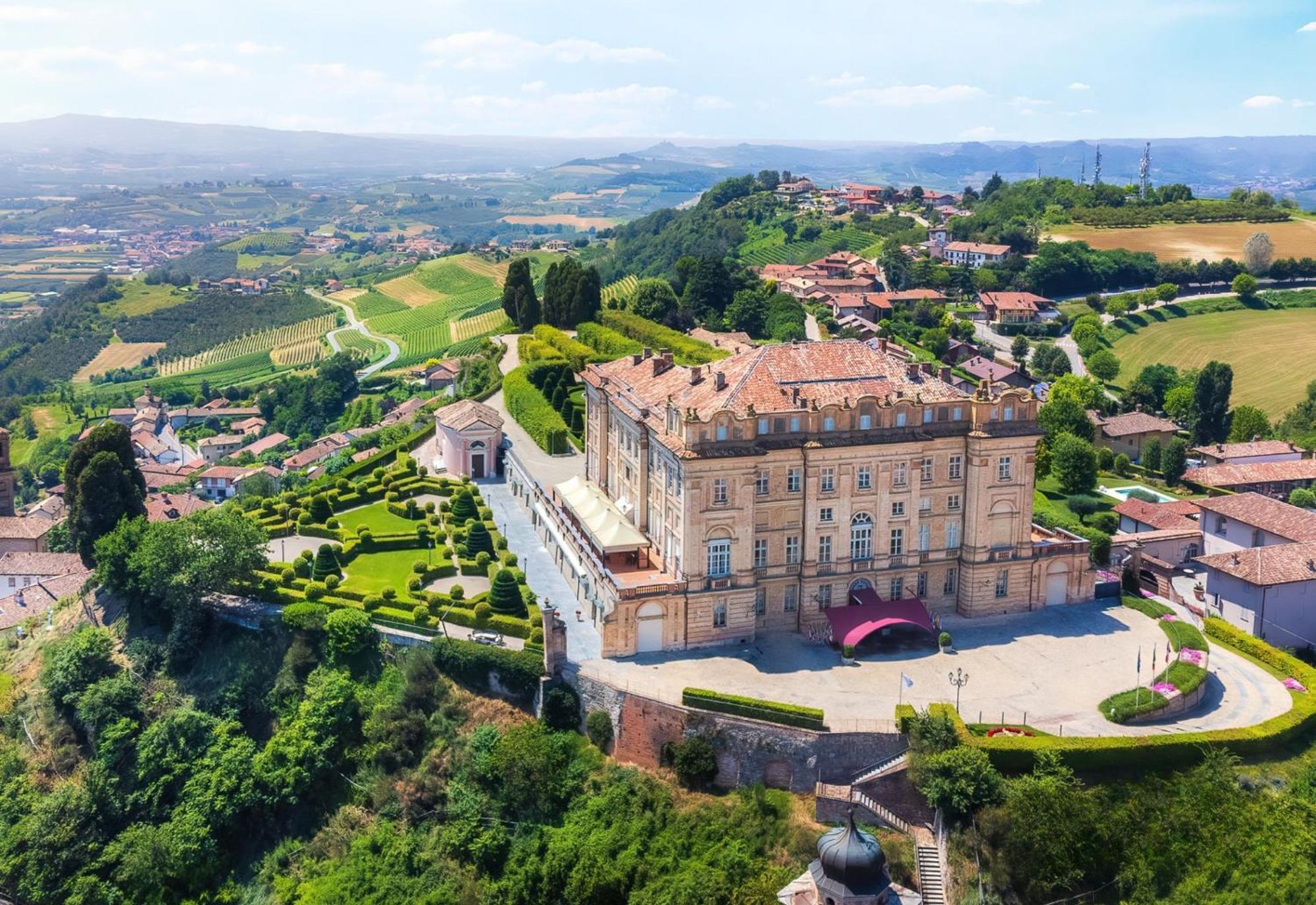 Castello Di Guarene Hotell Eksteriør bilde
