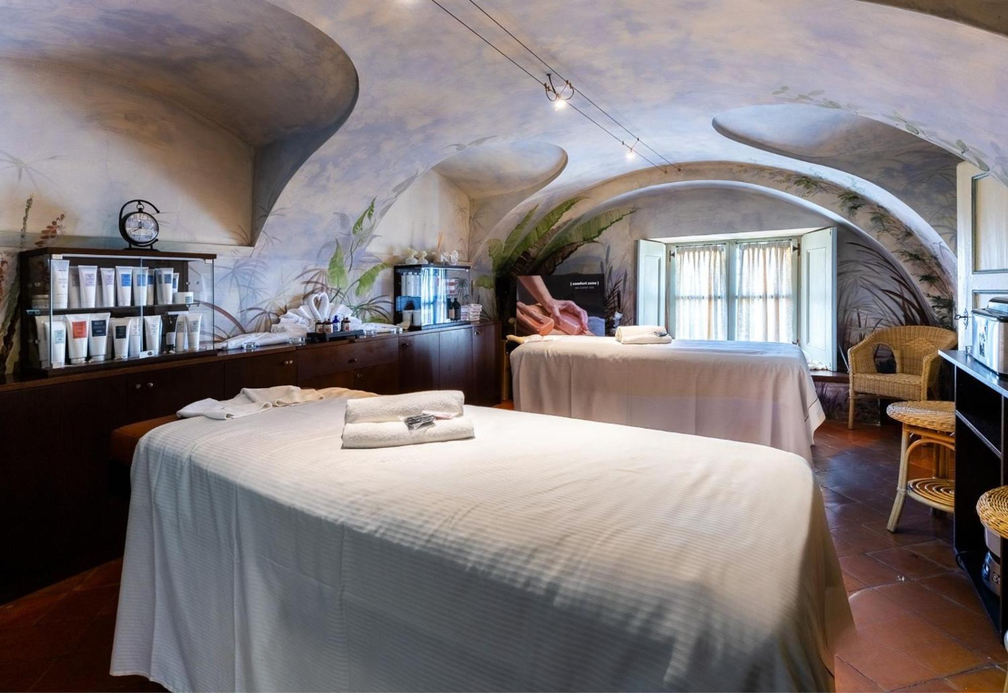 Castello Di Guarene Hotell Eksteriør bilde