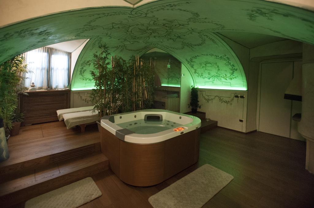Castello Di Guarene Hotell Eksteriør bilde