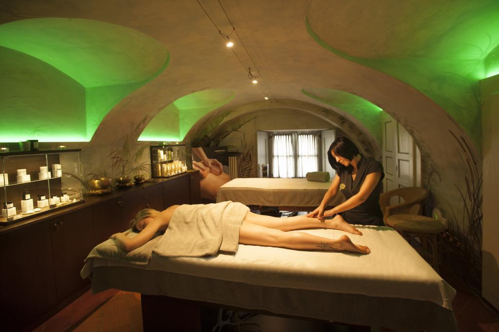 Castello Di Guarene Hotell Eksteriør bilde