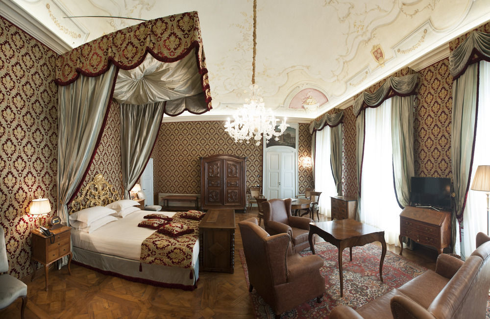 Castello Di Guarene Hotell Eksteriør bilde