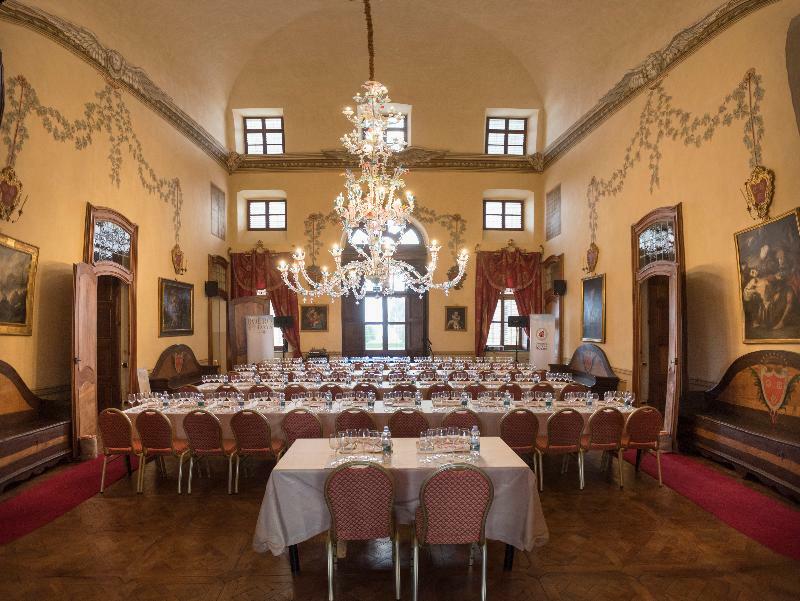 Castello Di Guarene Hotell Eksteriør bilde