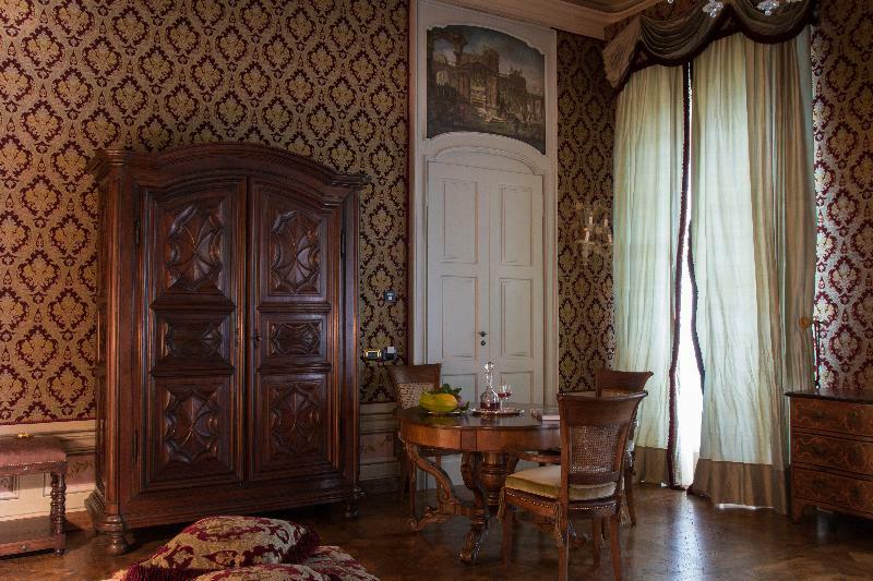 Castello Di Guarene Hotell Eksteriør bilde